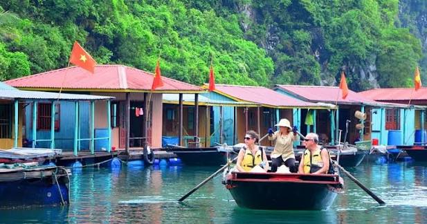 Làng chài Cửa Vạn: Nét đẹp bình dị của cộng đồng ngư dân trên vịnh Hạ Long