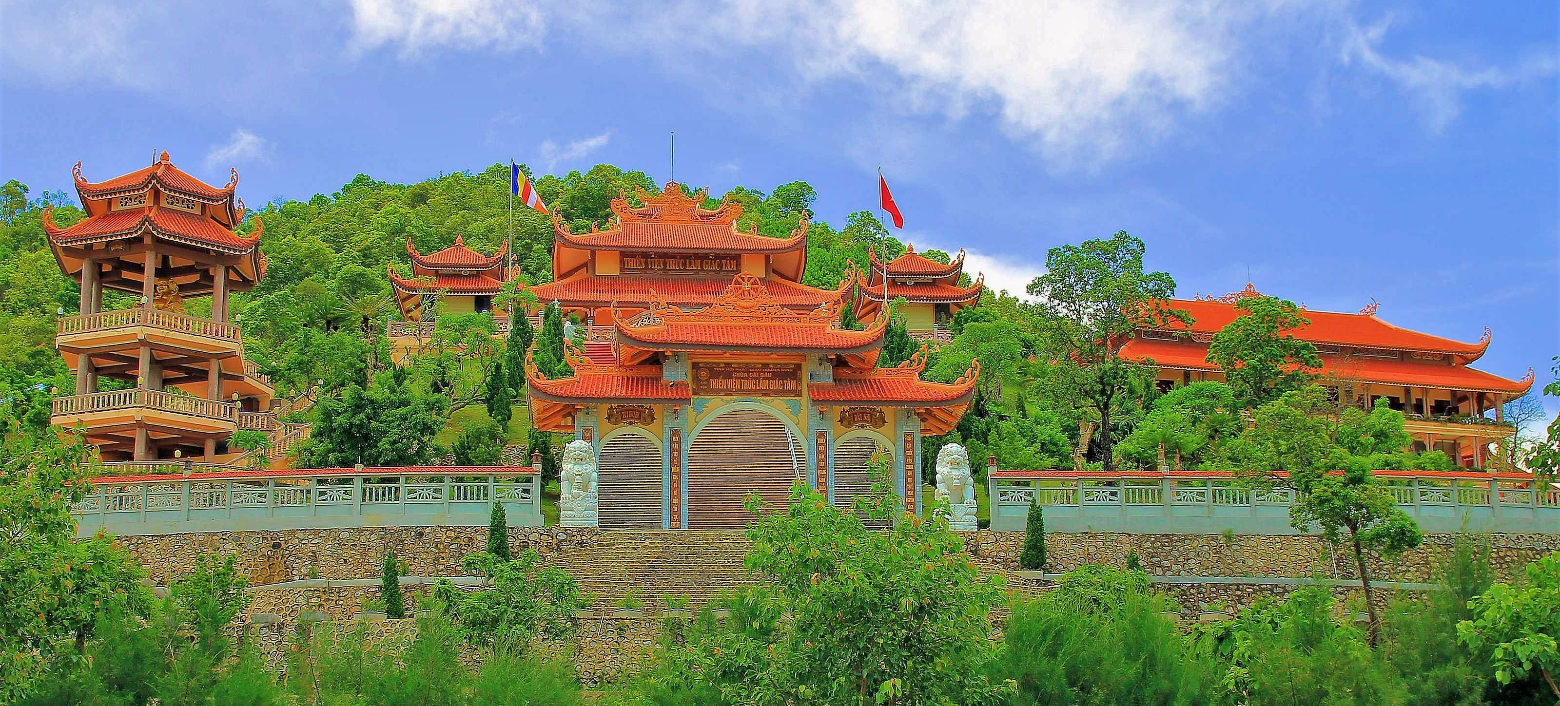 Thiền viện Trúc Lâm Giác Tâm (Chùa Cái Bầu) - điểm du lịch Hạ Long