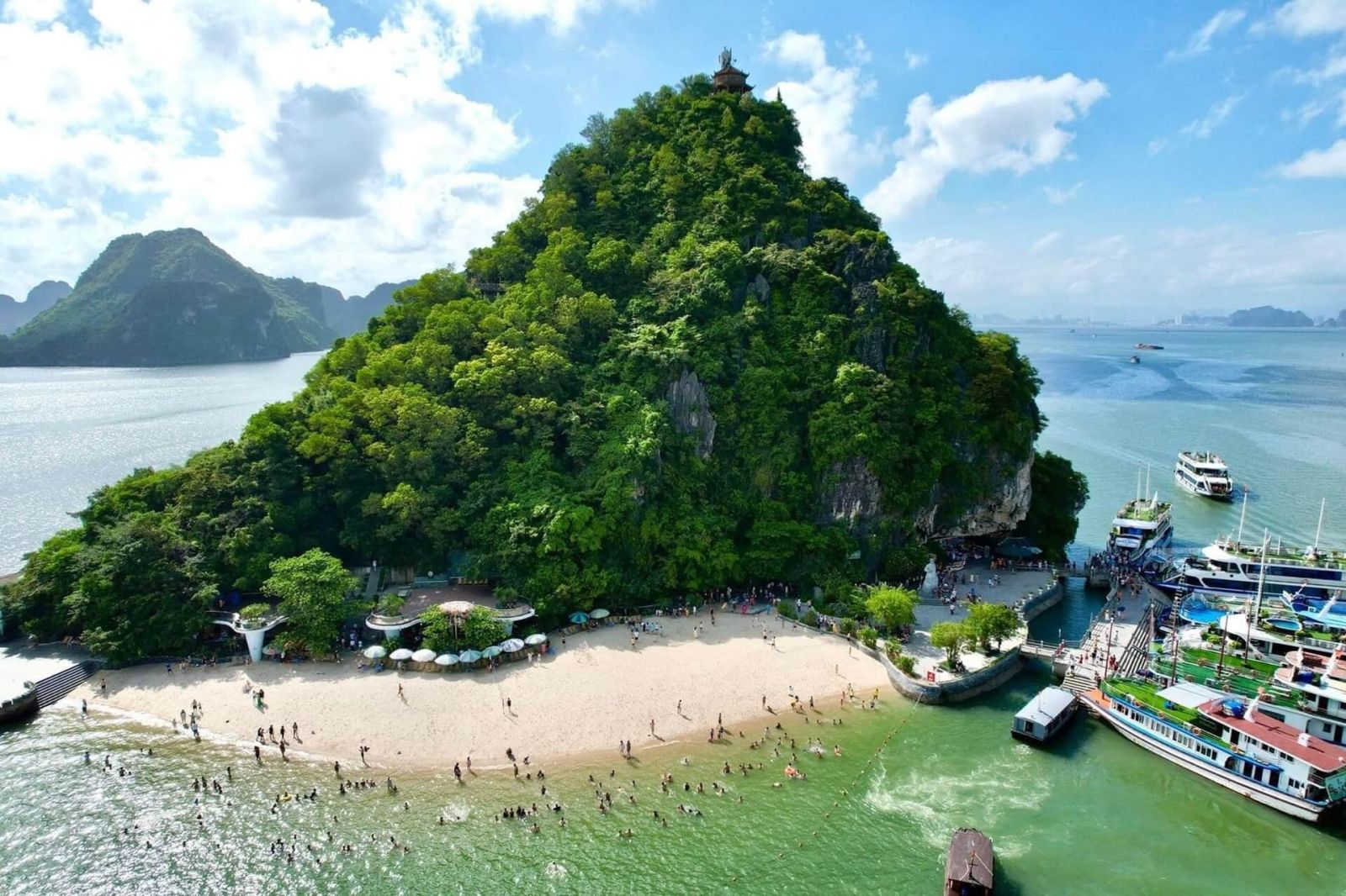 Đảo Ti Top: Viên ngọc xanh giữa vịnh Hạ Long mang tên nhà du hành vũ trụ