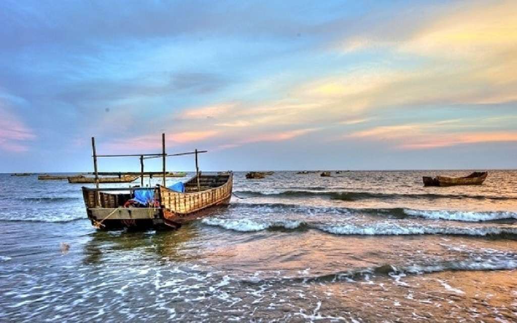 Bãi biển Trà Cổ - điểm du lịch Hạ Long