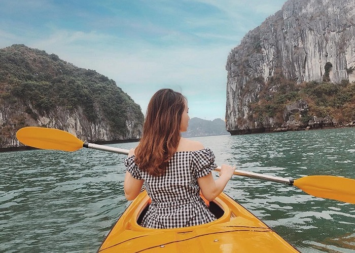 Kinh nghiệm chèo kayak khám phá vịnh Hạ Long