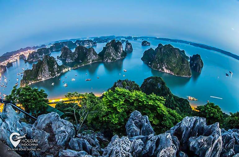 Núi Bài Thơ: Ngọn núi thi ca lưu giữ 12 áng thơ cổ giữa lòng Hạ Long