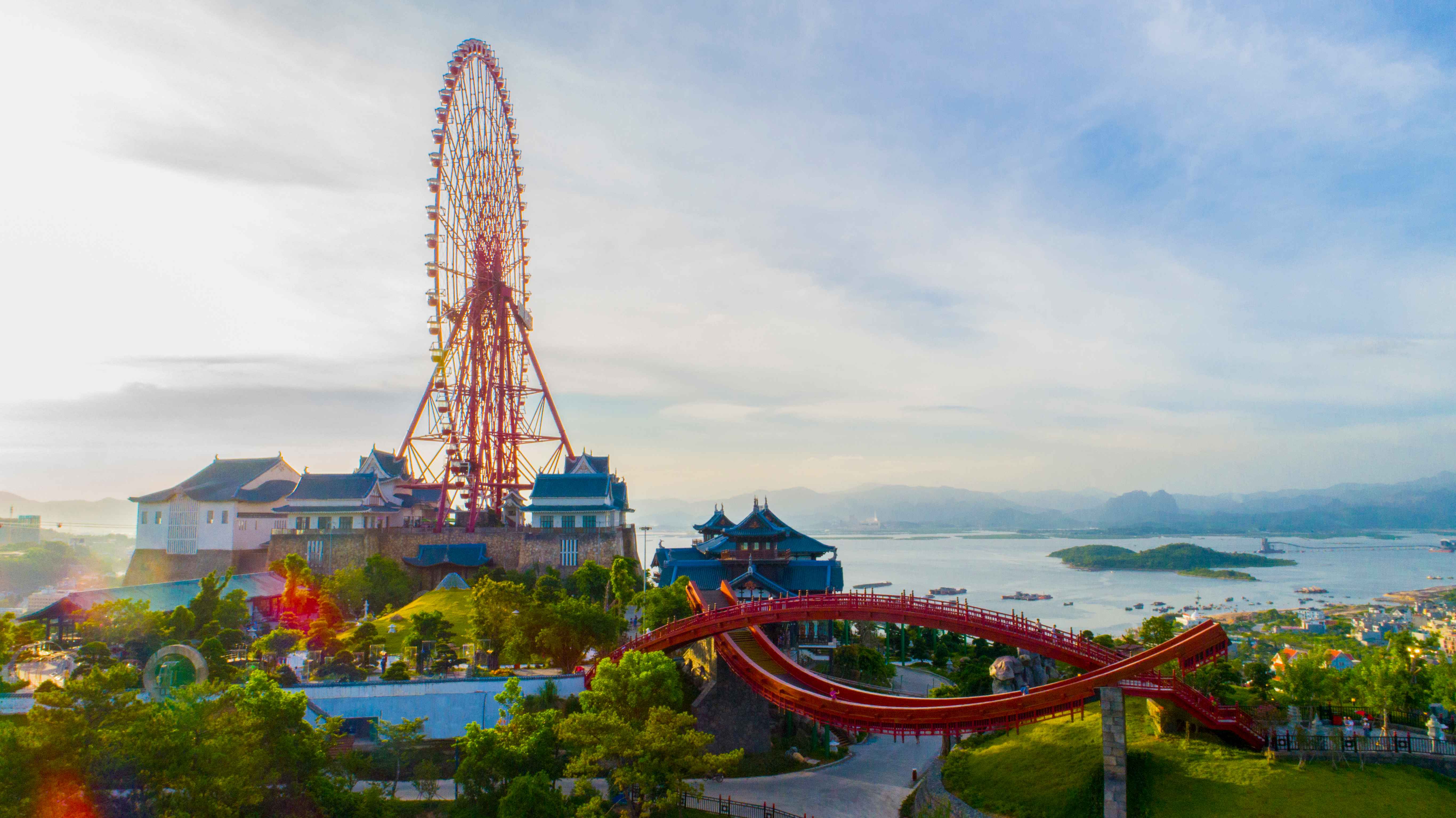 Sun World Halong Complex: Thiên đường giải trí bên vịnh di sản với cáp treo giữ 2 kỷ lục Guinness
