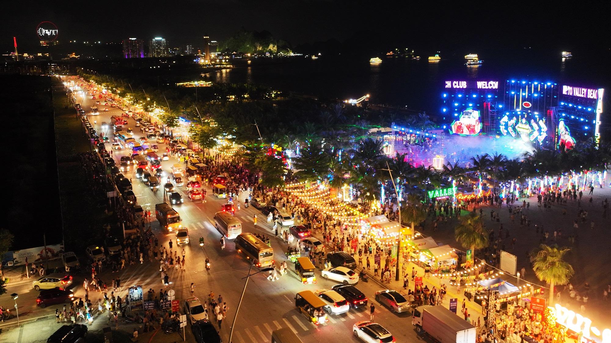 Chợ đêm Bãi Cháy