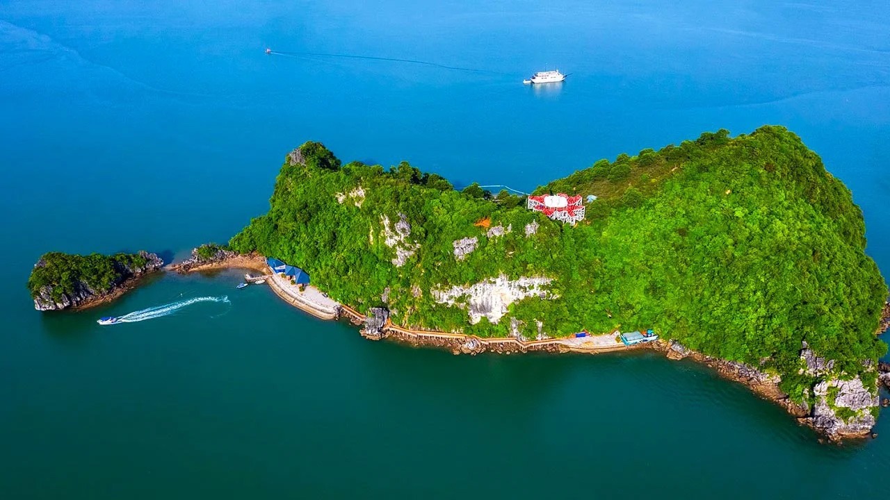 Bãi tắm Soi Sim — viên ngọc hoang sơ giữa vịnh Hạ Long
