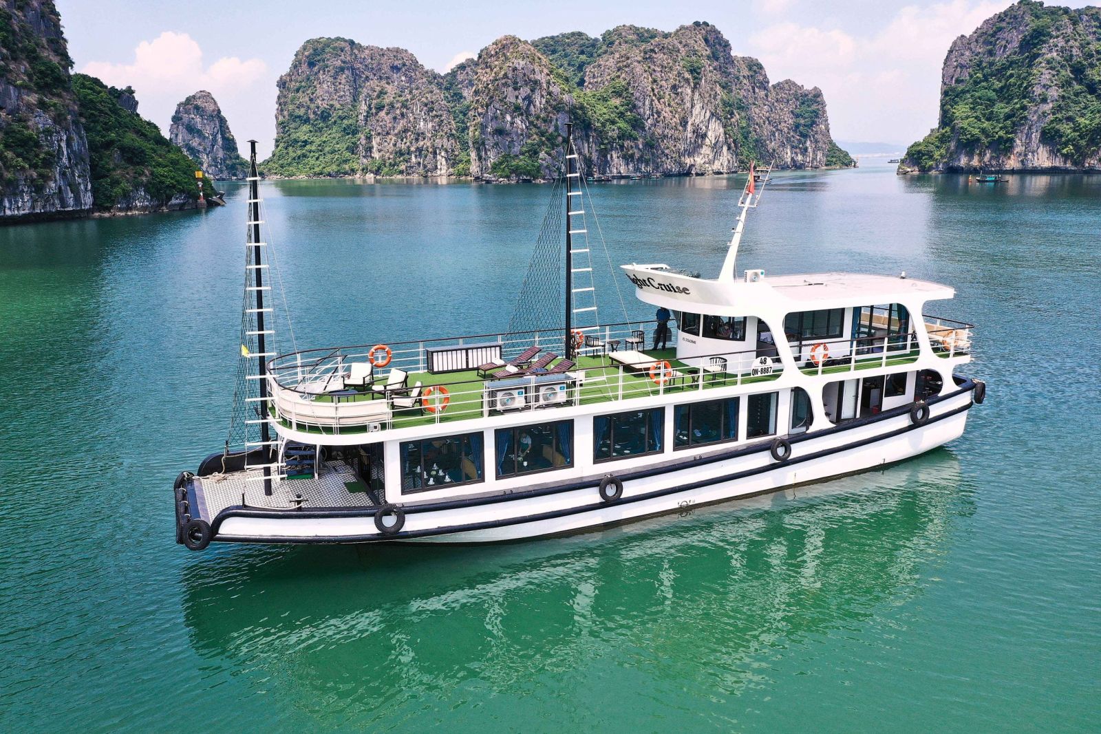 Light Cruise QN - 8887 - Tàu du lịch tại Hạ Long
